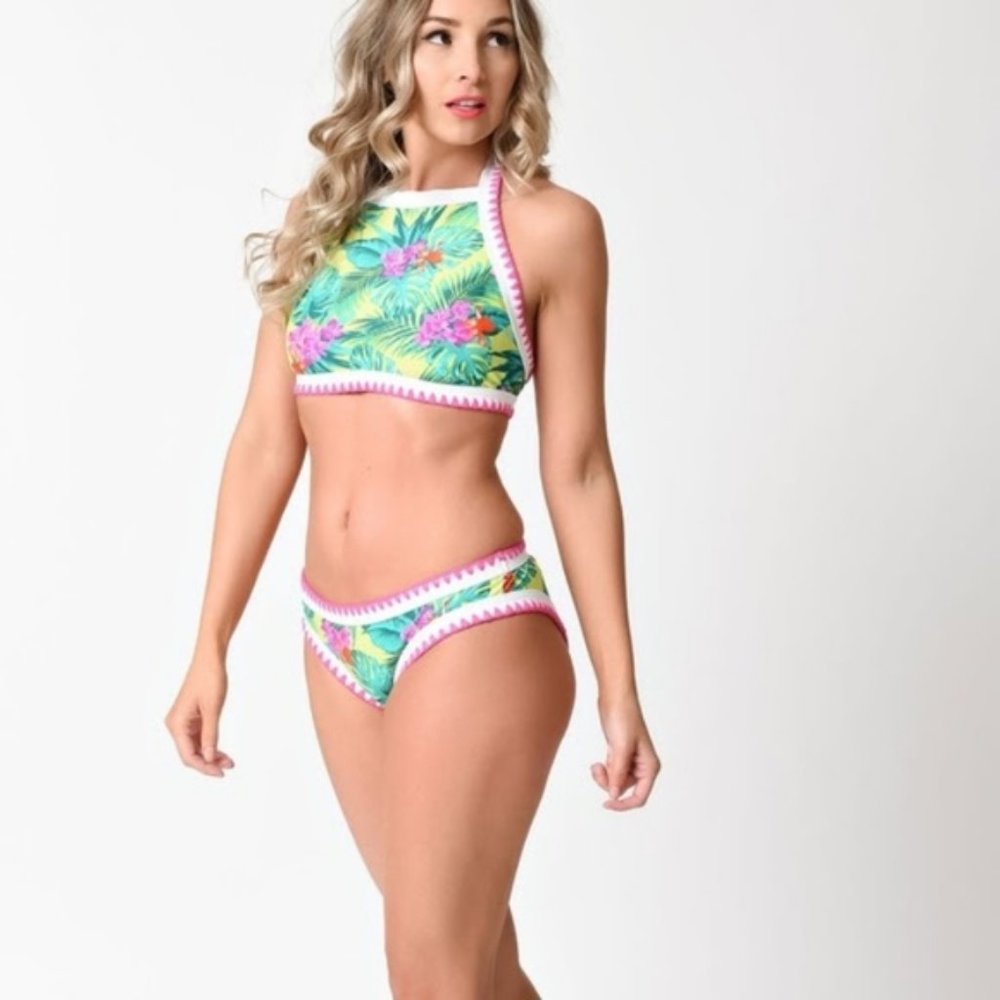 NWT Betsey Johnson Tropical Halter Swim Top - Picture 3 of 4